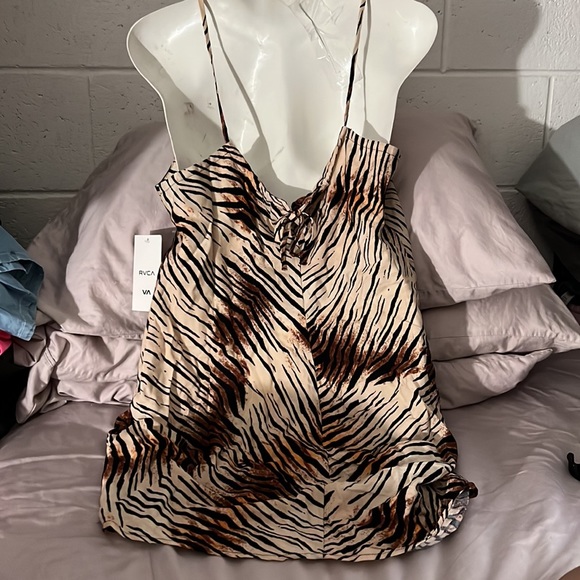 RVCA - Picture 4 of 5